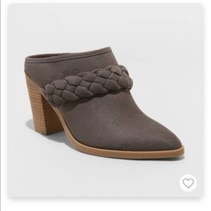 NWT Universal Thread Avis Boots